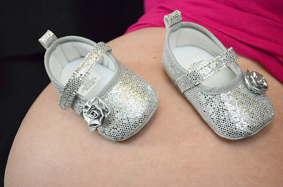 Maternity Photography by Elyk Studios - Delaware